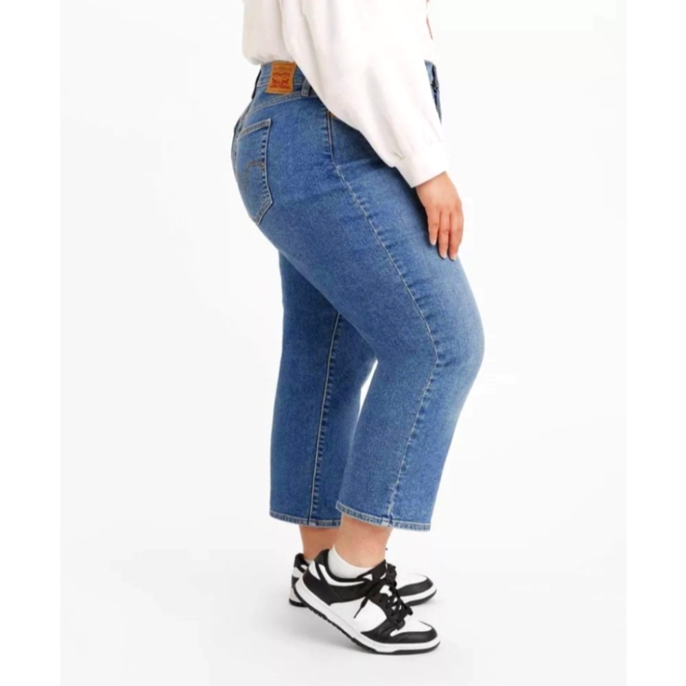 NWT- Levi's Women's Plus Size Wedgie Cropped Straight Jeans- Love in the Mist 20